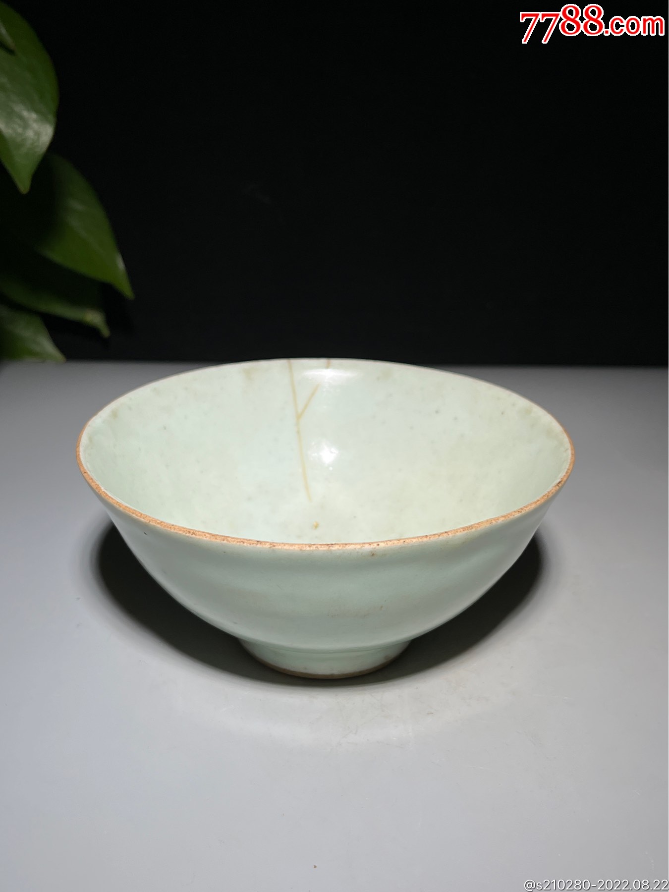 豆青小瓷碗造型独特瓷质细腻釉水肥润古朴大气