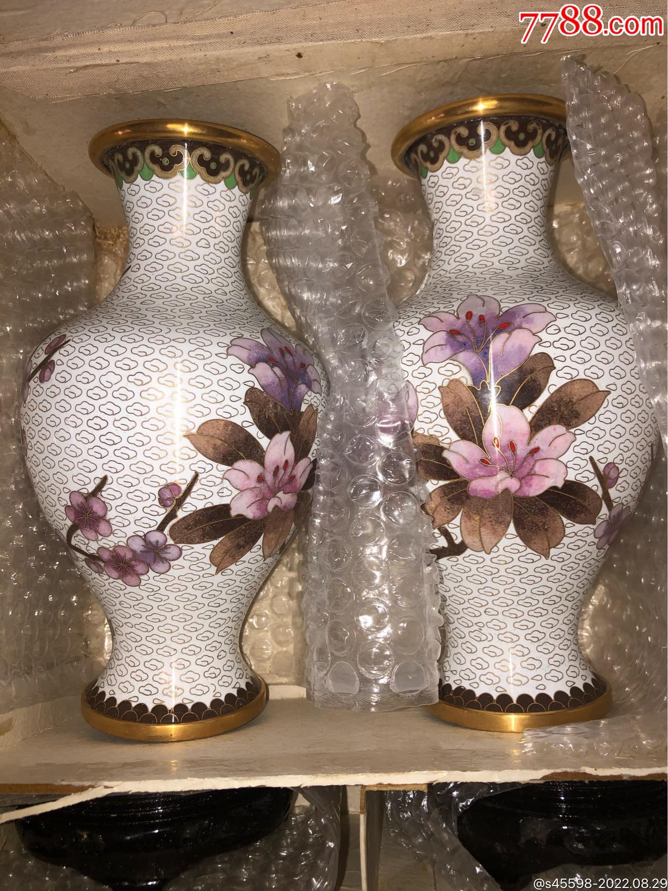 2景泰蓝花瓶一对做工精美带盒带底座