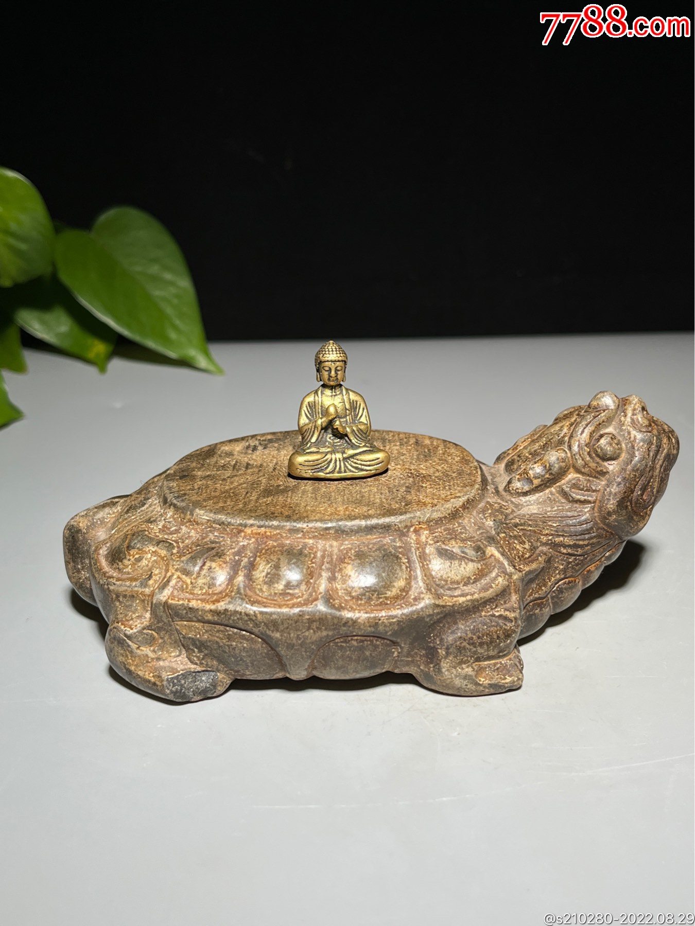 石雕龟形小底座造型独特皮壳老辣雕刻精致局部小磕碰