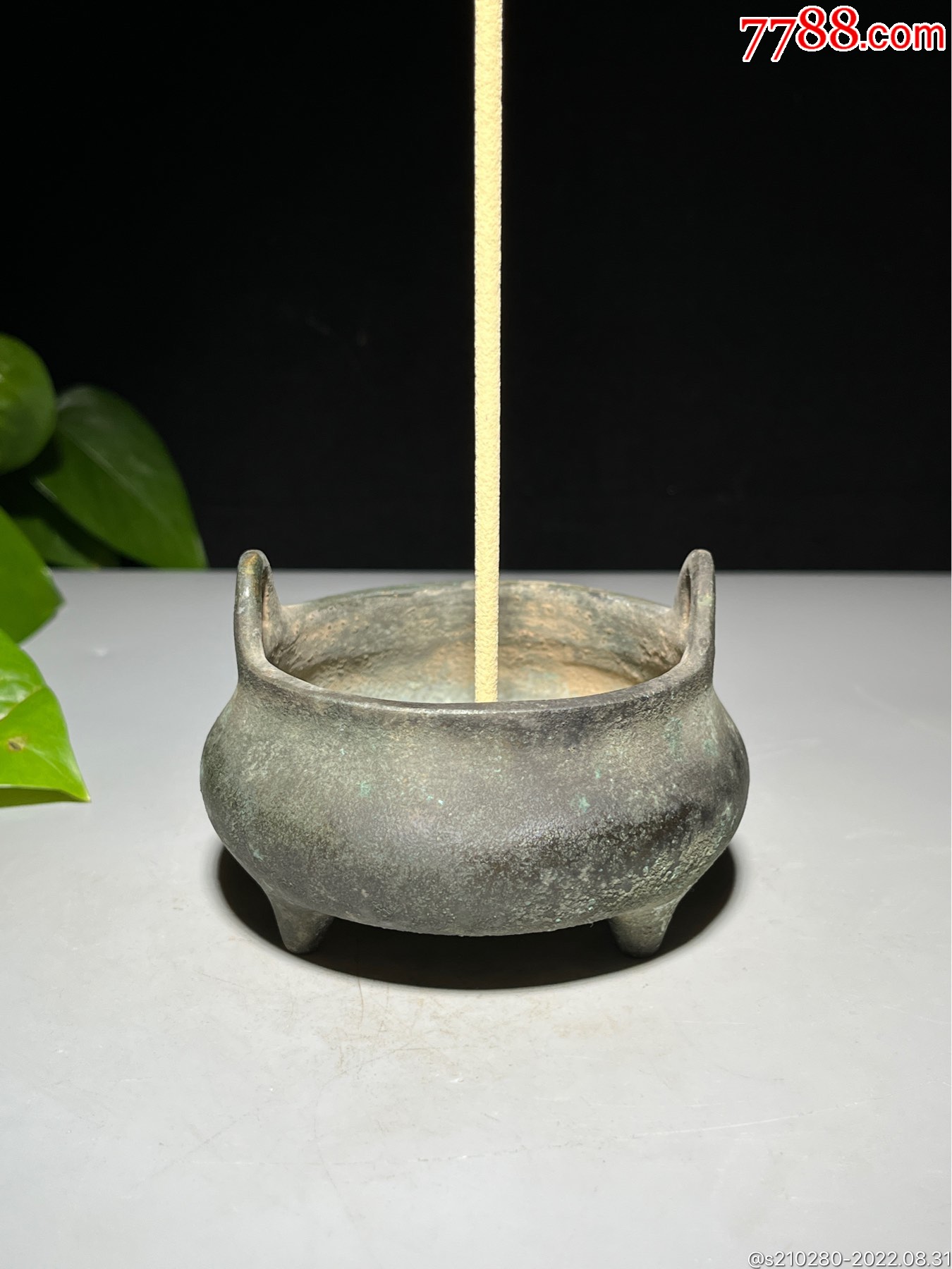 沧桑冲天耳铜香炉!造型独特,皮壳老辣!锈迹自然,底部有款!_晋都文玩阁
