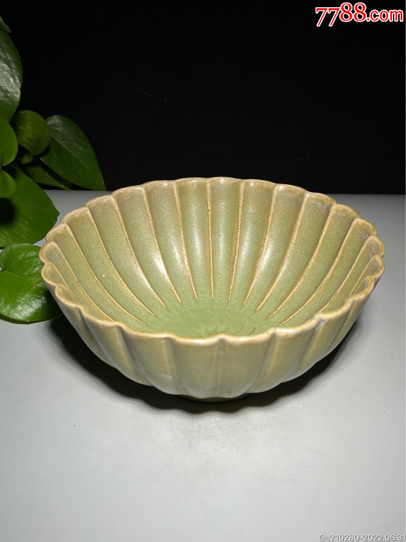 精美莲花大瓷碗造型独特瓷质细腻釉水肥润古朴大气