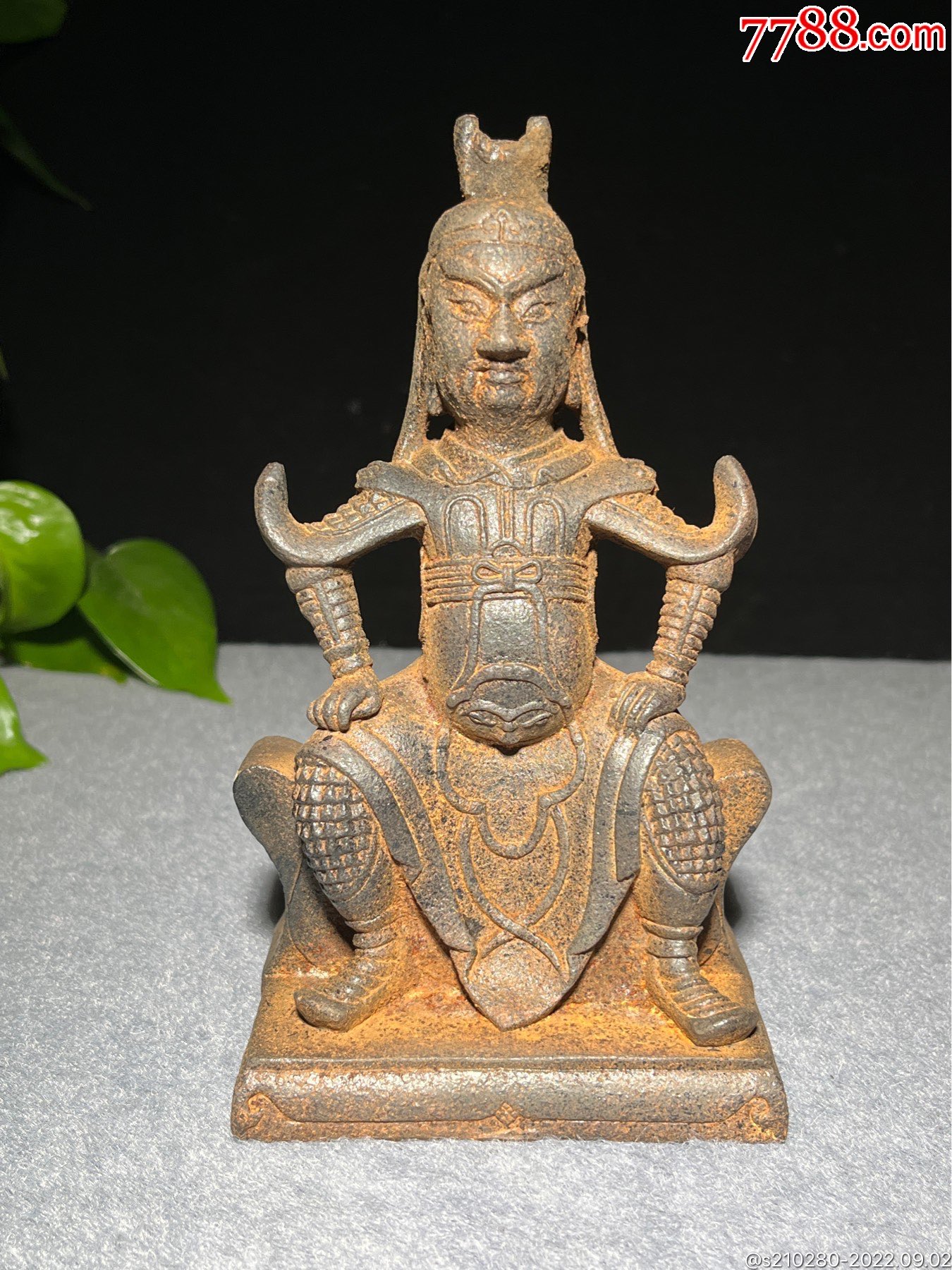 沧桑天官铁佛像开脸祥和锈迹自然皮壳老辣气势磅礴