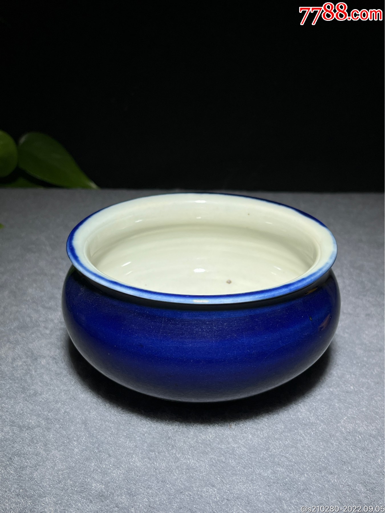 蓝釉瓷笔洗造型独特瓷质细腻釉水肥润古朴大气