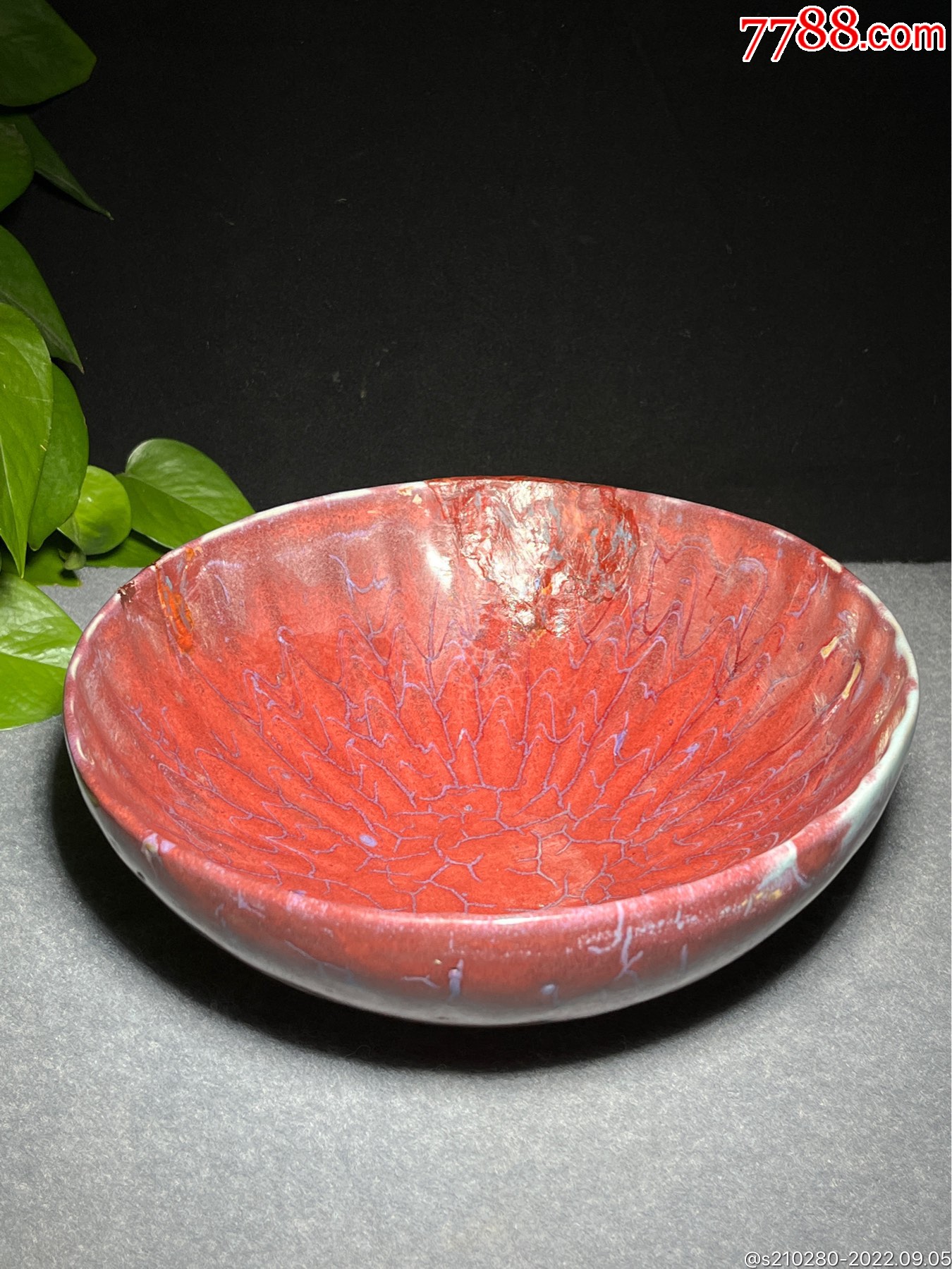 古朴红釉大海碗造型独特瓷质细腻釉水肥润尺寸大局部小磕碰