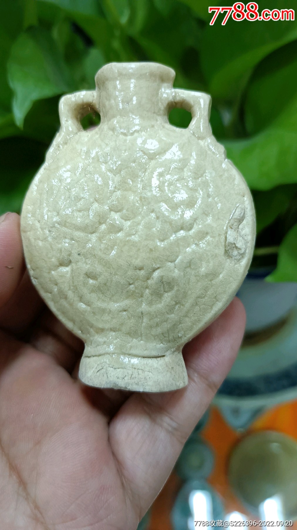 明代龙泉窑鼻烟壶