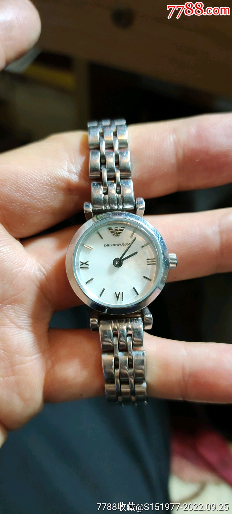 阿玛尼女表,上手非常漂亮,品相好看图,功能正常,贝壳面,_价格80元