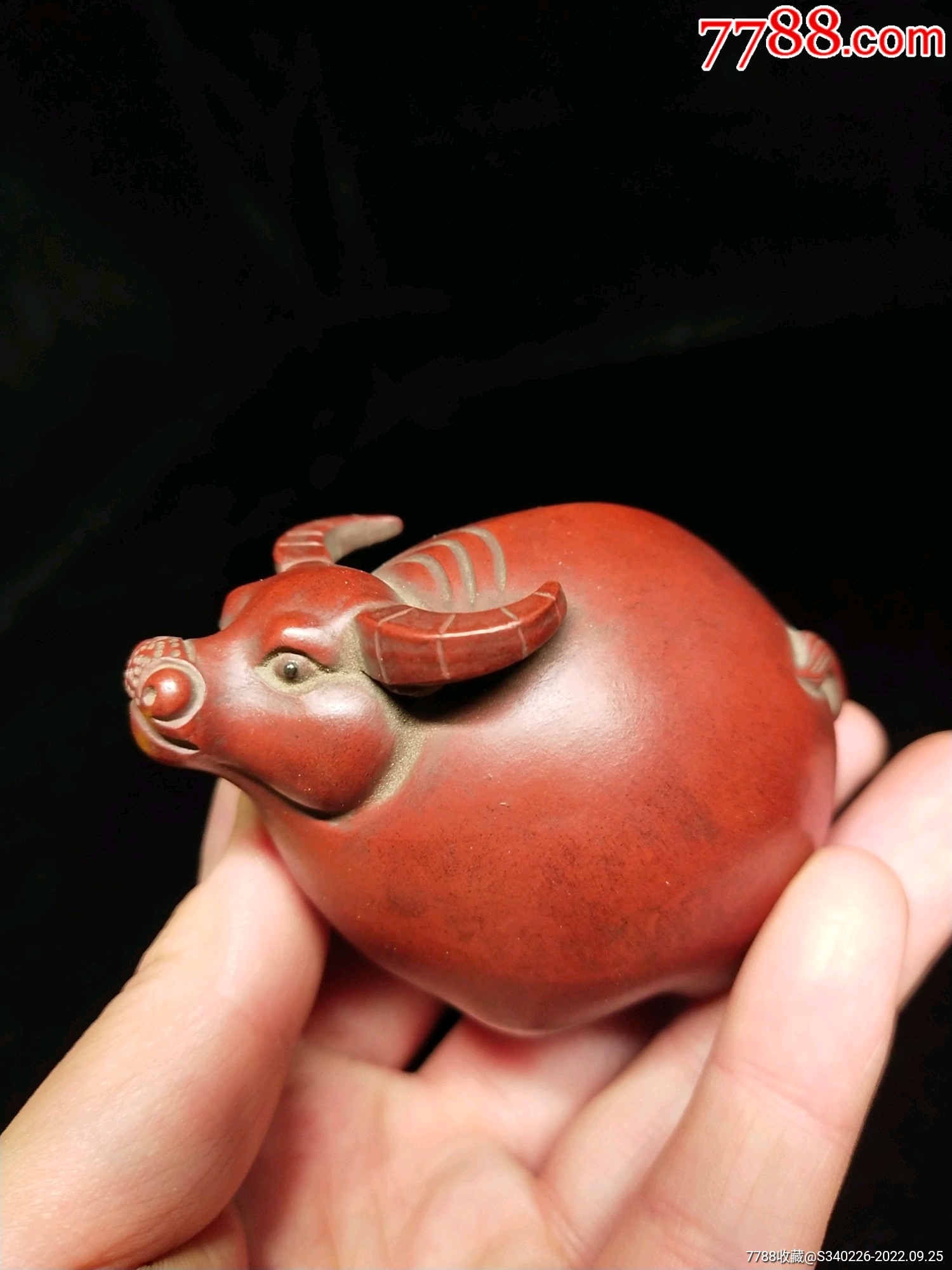 旧藏紫砂牛茶宠摆件品名:紫砂精品摆件(牛)泥料:朱泥尺寸:长8厘米