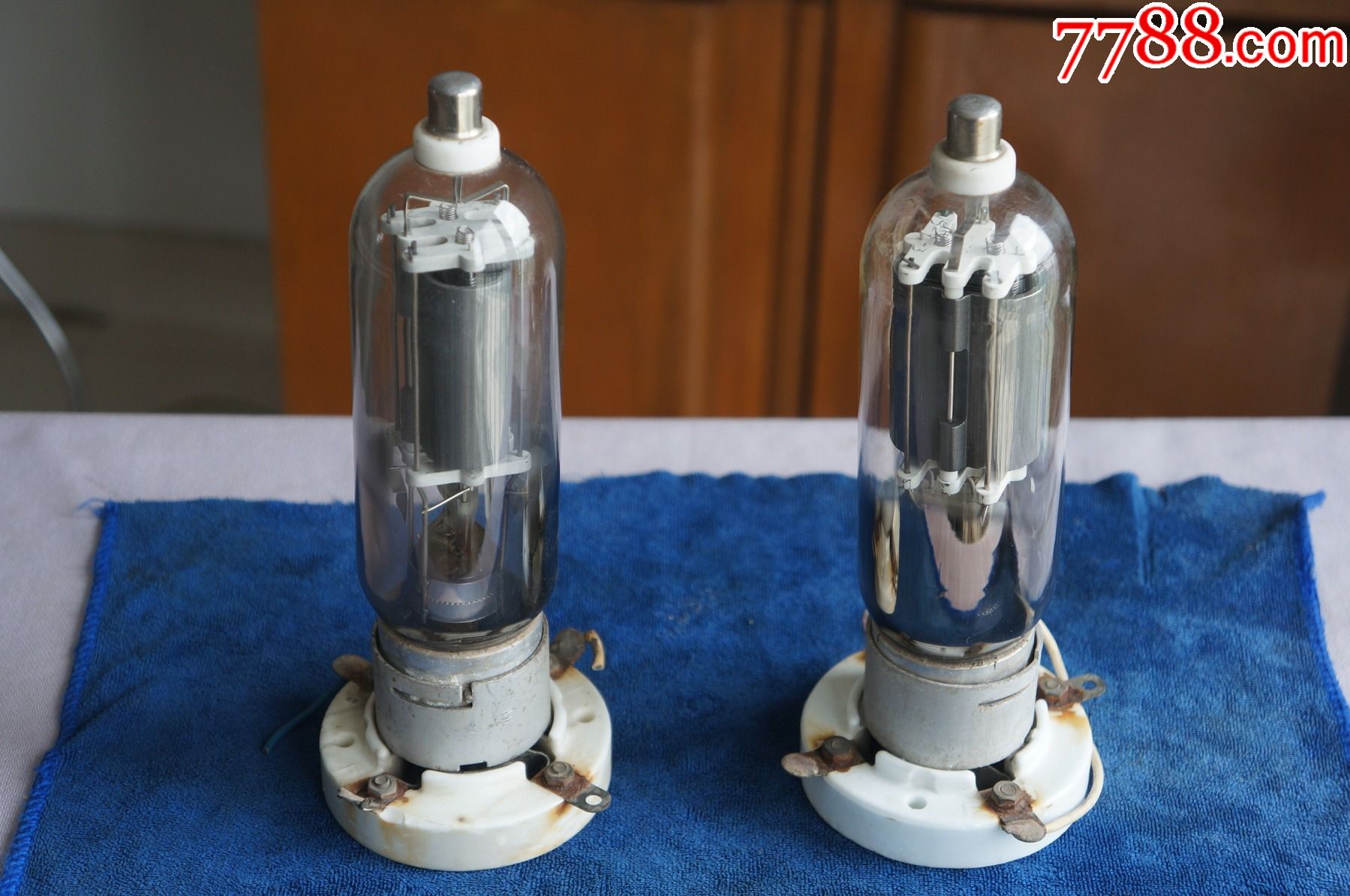 两个杭州牌fu-5型电子管(含陶瓷管座)_价格350元_第1张