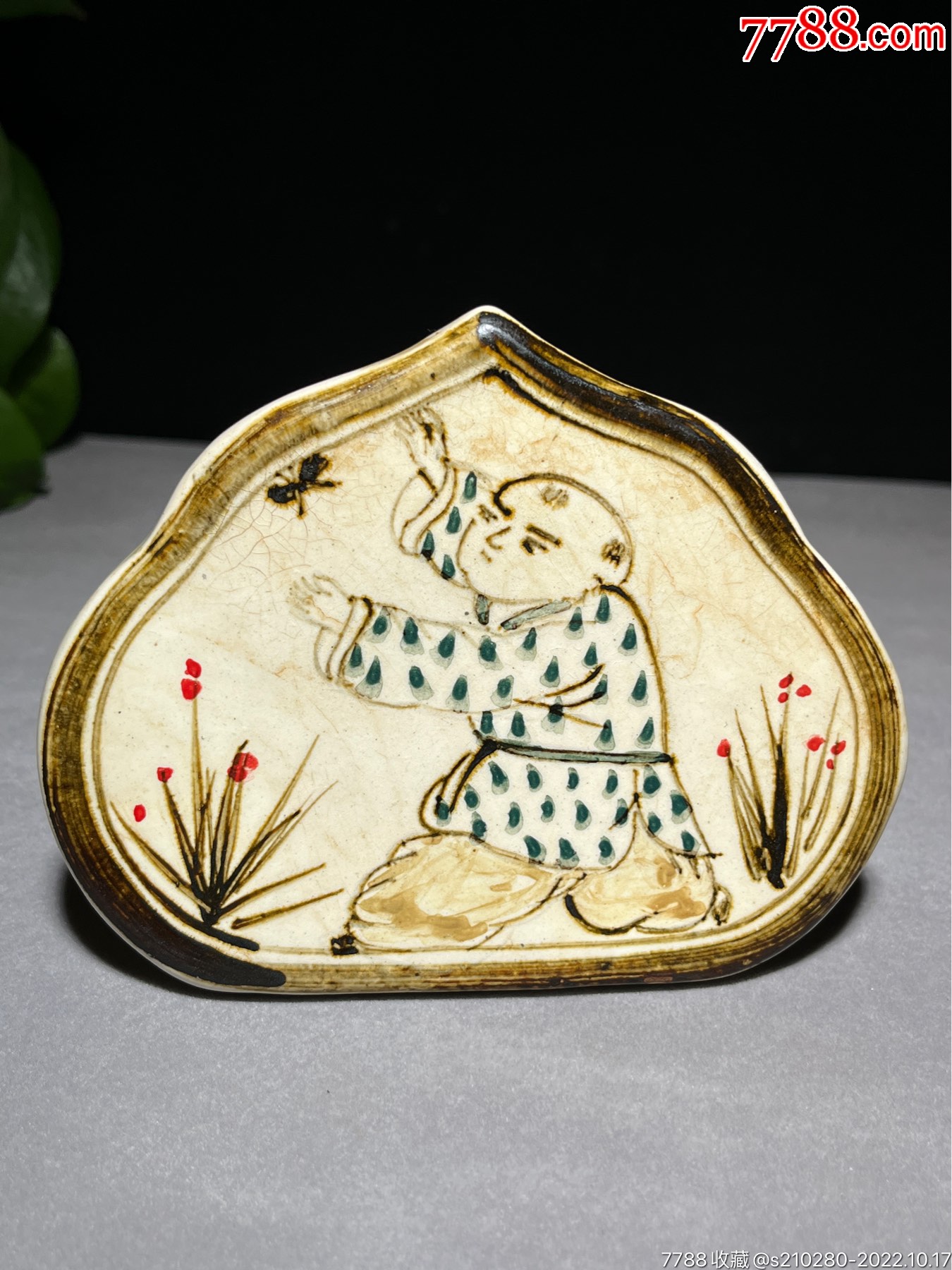 童子捕蝶人物瓷脉枕造型独特瓷质细腻图案精美