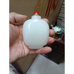 一件老彩绘鼻烟壶