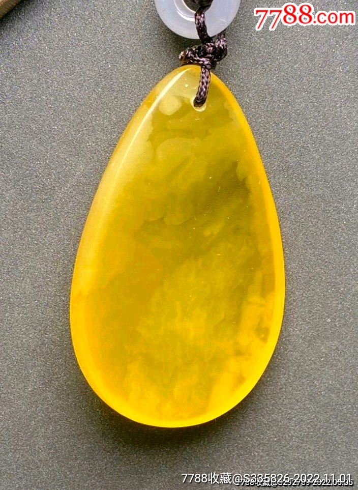 天然蜜蜡俄料鸡油黄花蜡水滴吊坠,实物更漂亮,品相品质如图,颜色靓丽