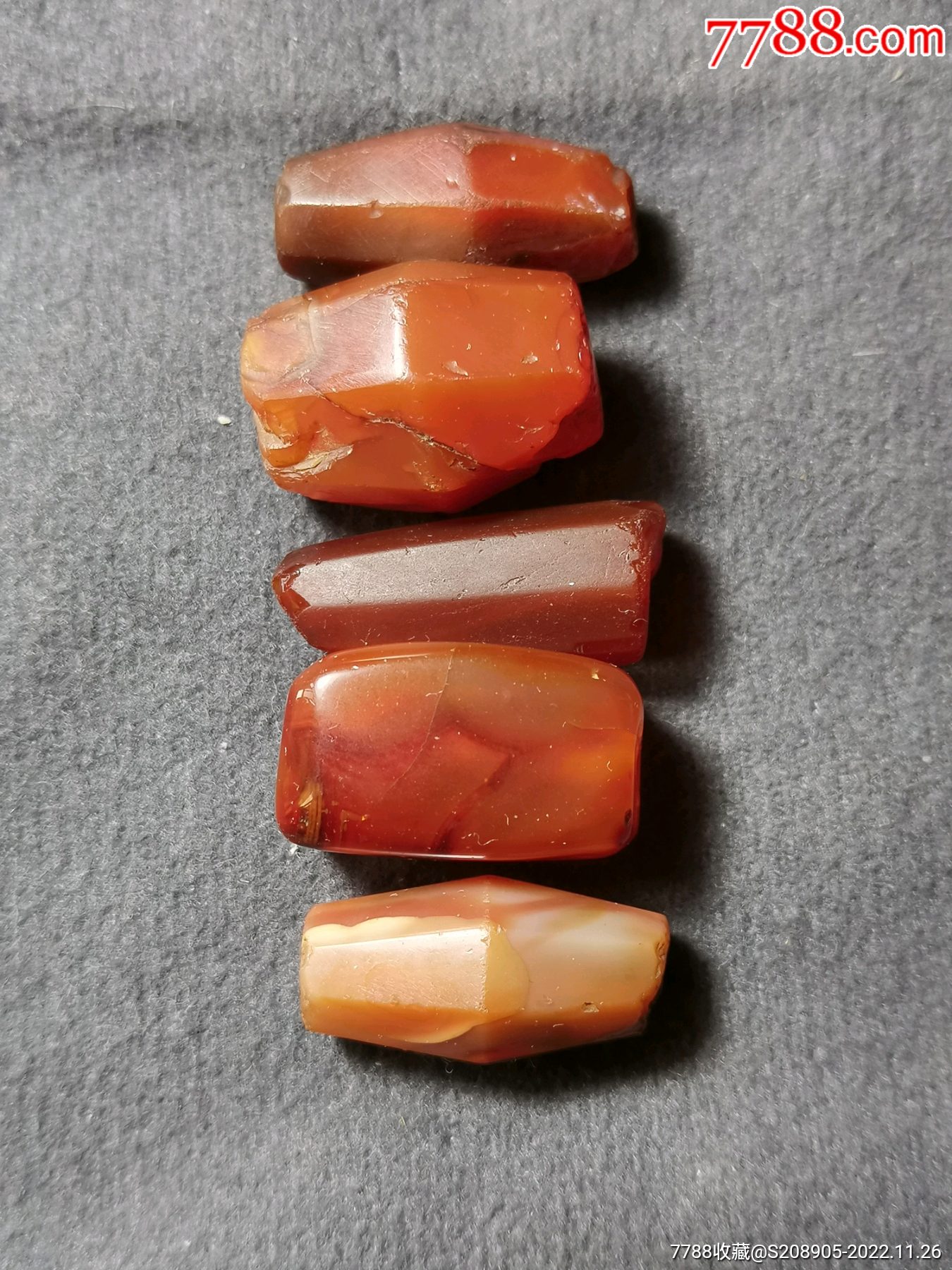 5颗老玛瑙珠子