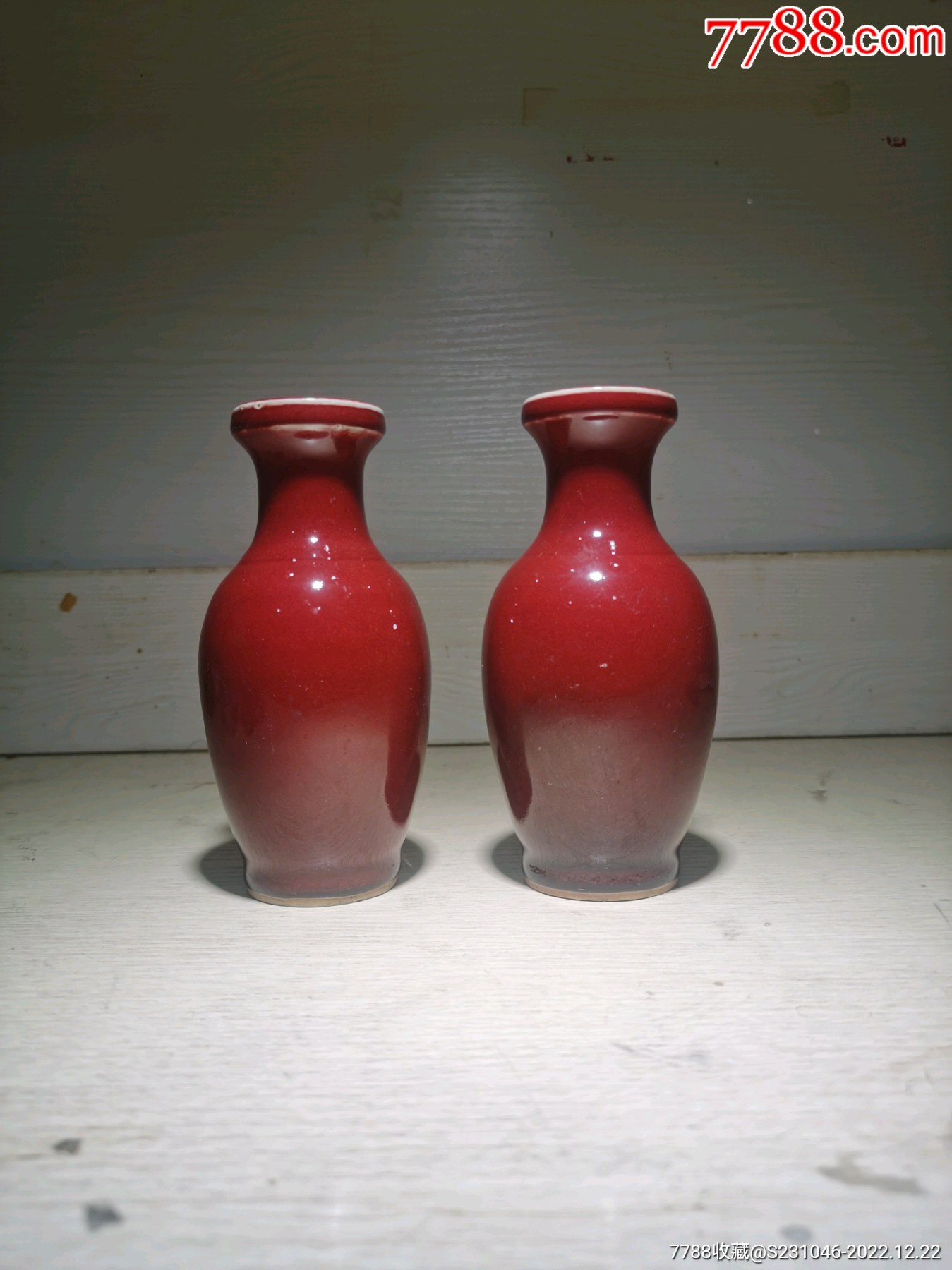 60年代建国瓷厂霁红秞花兰瓶一对