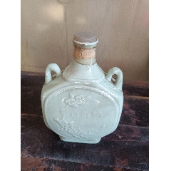 怀旧早期山西杏花村扁瓶豆青釉老白汾酒瓶