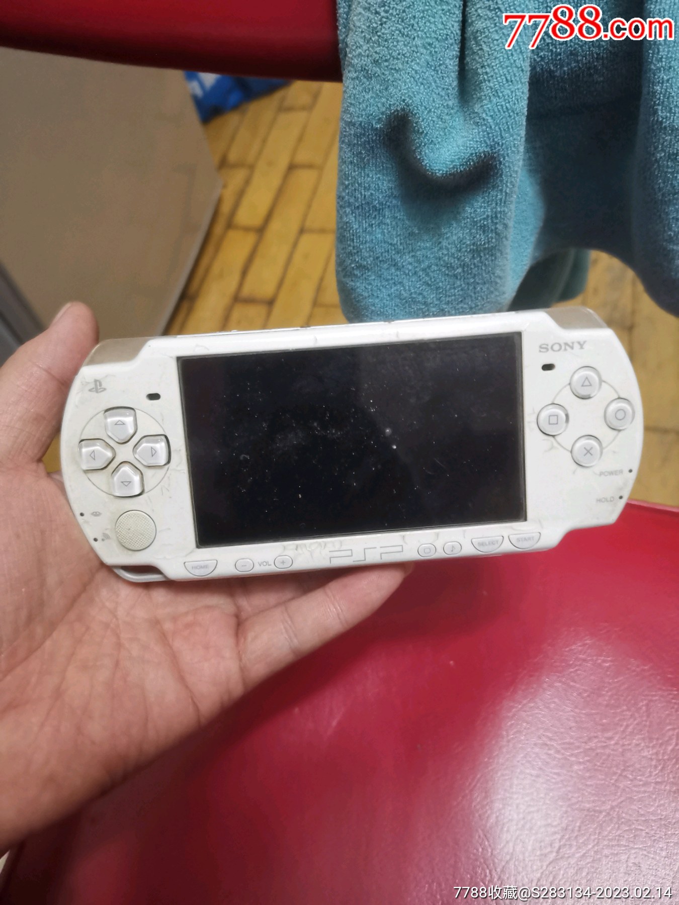 索尼psp2000没电池没后盖当配件出