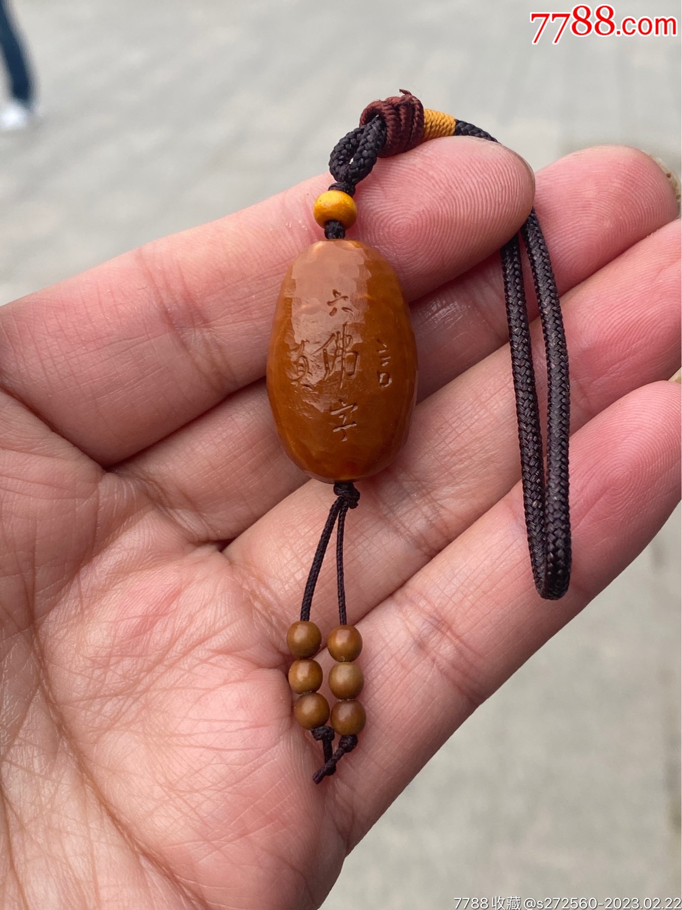 滚动鼠标滚轴,图片即可轻松放大,缩小更多"橄榄核雕"商品>>>>￥40010