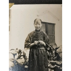 民國早期大家閨秀美女織毛衣_老照片_￥150