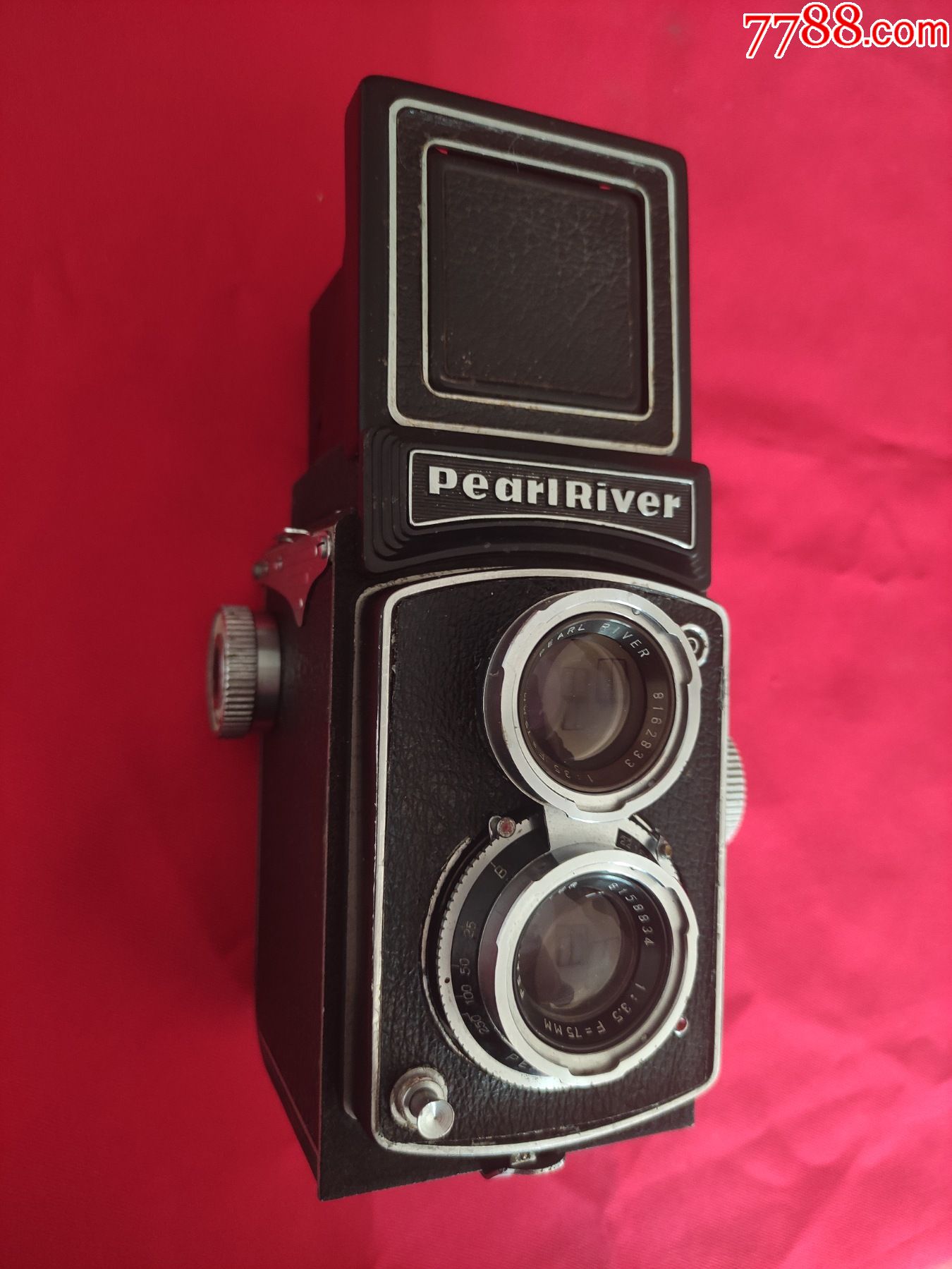 珠江早期金属鼻梁金属旋钮双镜头方箱相机