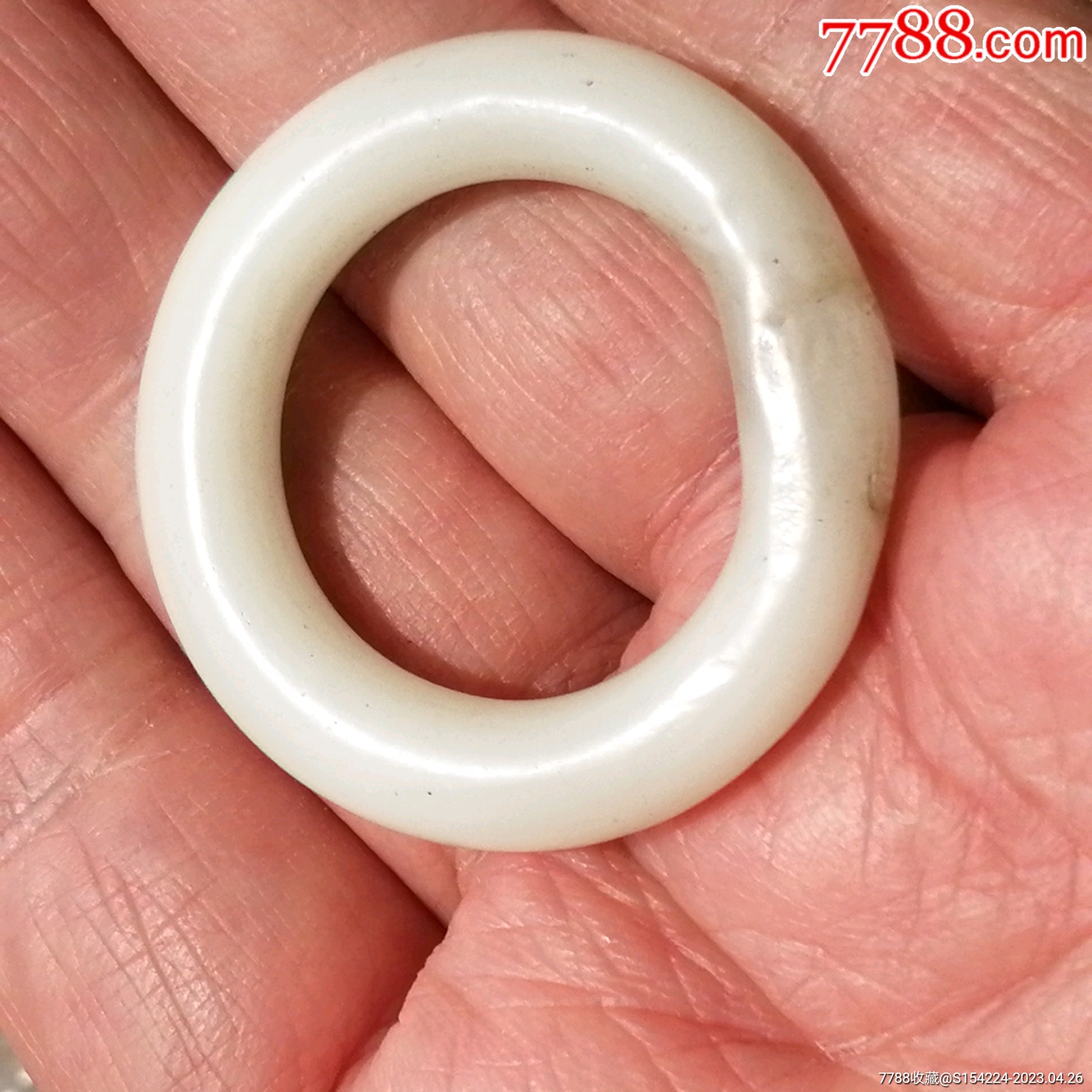 清代老料器袈裟环羊脂白色