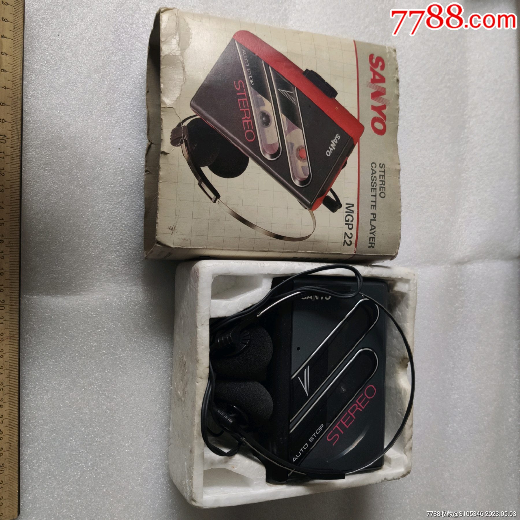 怀旧收藏日本三洋随身听