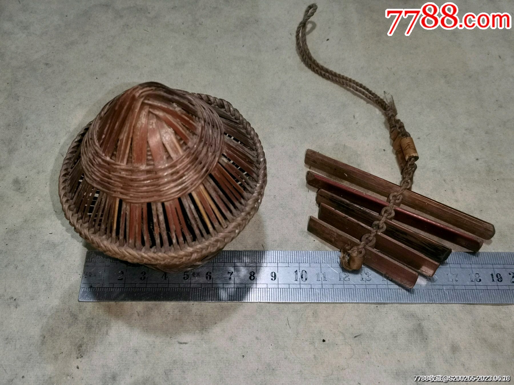 罕见的漂亮完好的清代竹编虫笼和引虫子的工具一套_价格799元_第1张