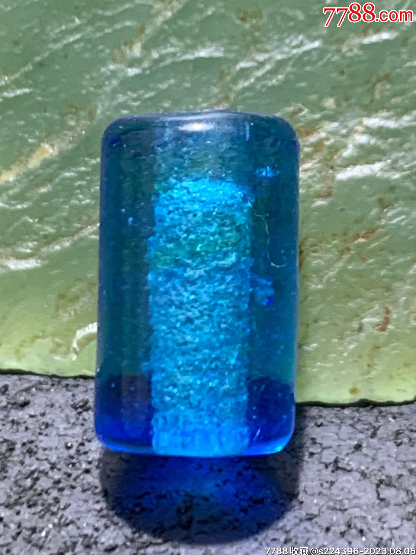 建国前后库存冰透宝石蓝色琉璃桶珠一颗