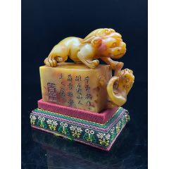 篆刻家癸亥年张燕昌刻.精品寿山石田黄石雕刻瑞兽印章.雕工精湛.石