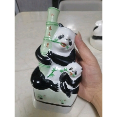 熊猫酒瓶一个,具体请看图