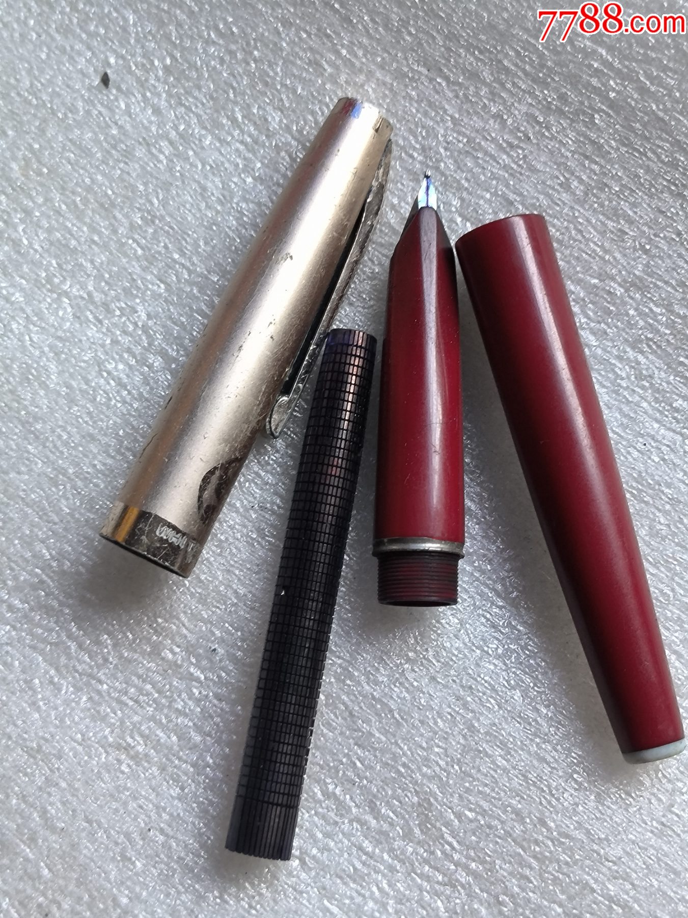 特殊胆白翎钢笔k677请仔细看图瑕疵图中有示有没有配请自定品相如图