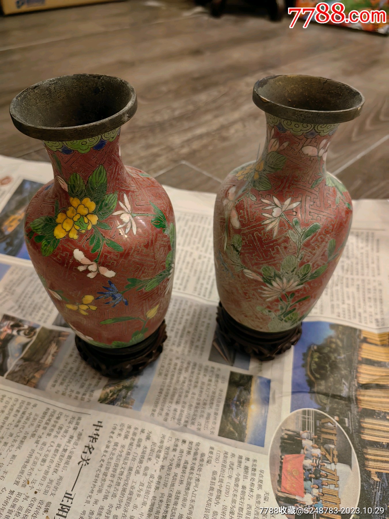 民国景泰蓝摆件小花瓶一对底配一对精致的老红木小座