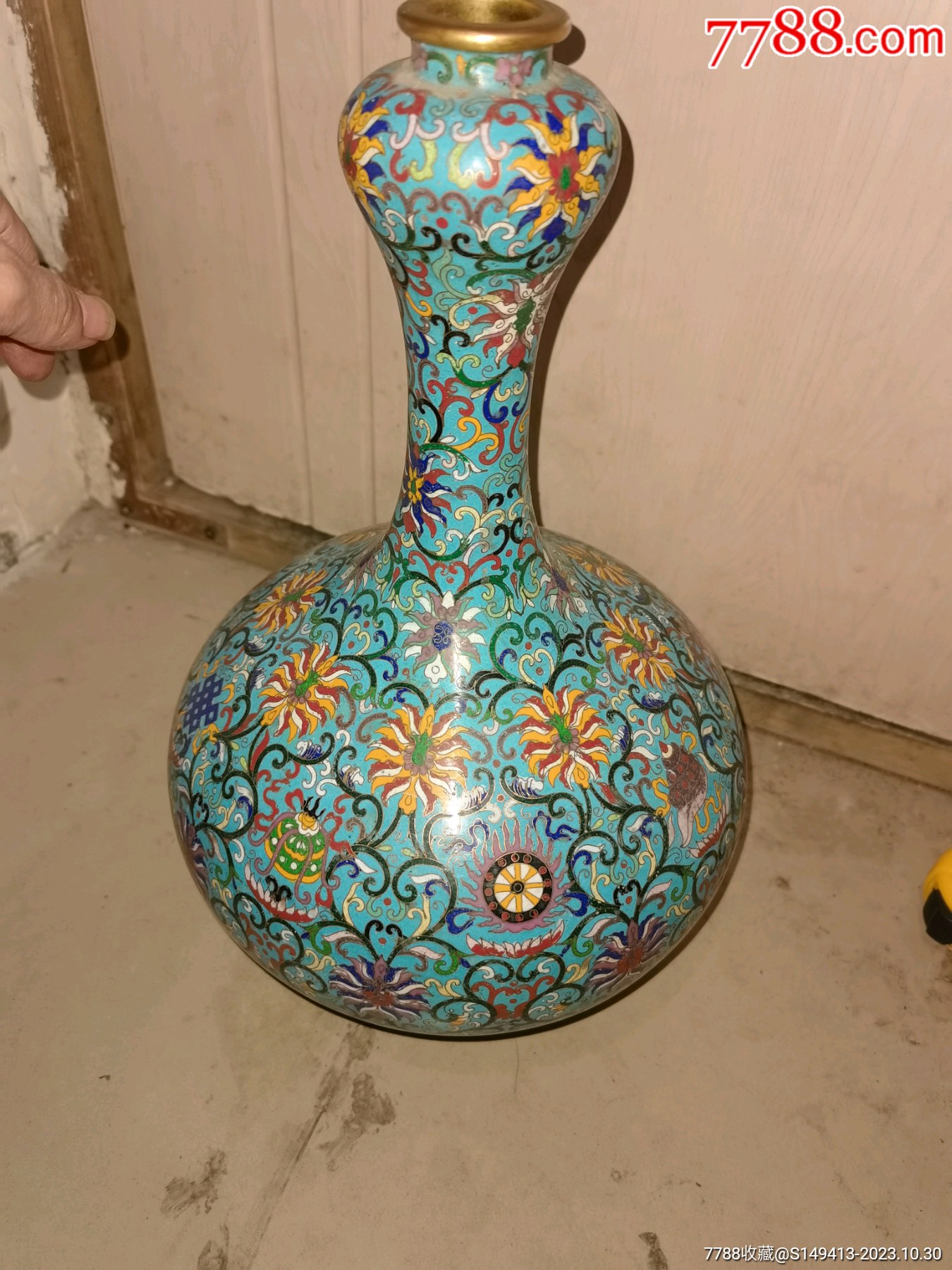 景泰蓝瓶一个品相不错重约8斤左右高约40厘米左右做工精美收藏佳品