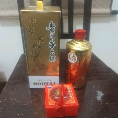 23年最新款9品￥1992001年茅臺酒瓶一對9品￥199茅臺30年酒瓶一個