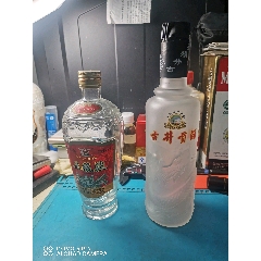 酒瓶子2个88年60度500毫升汾酒琵琶汾95年53度500毫升郎酒