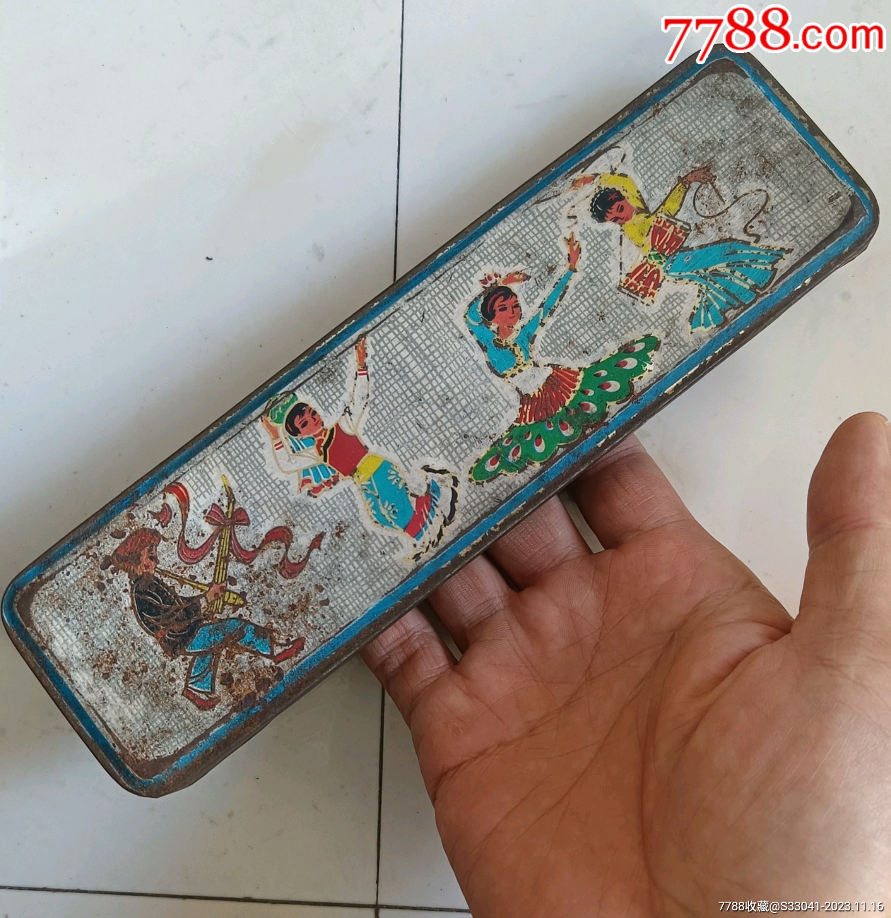 70年代民族团结铁皮铅笔盒时代感强