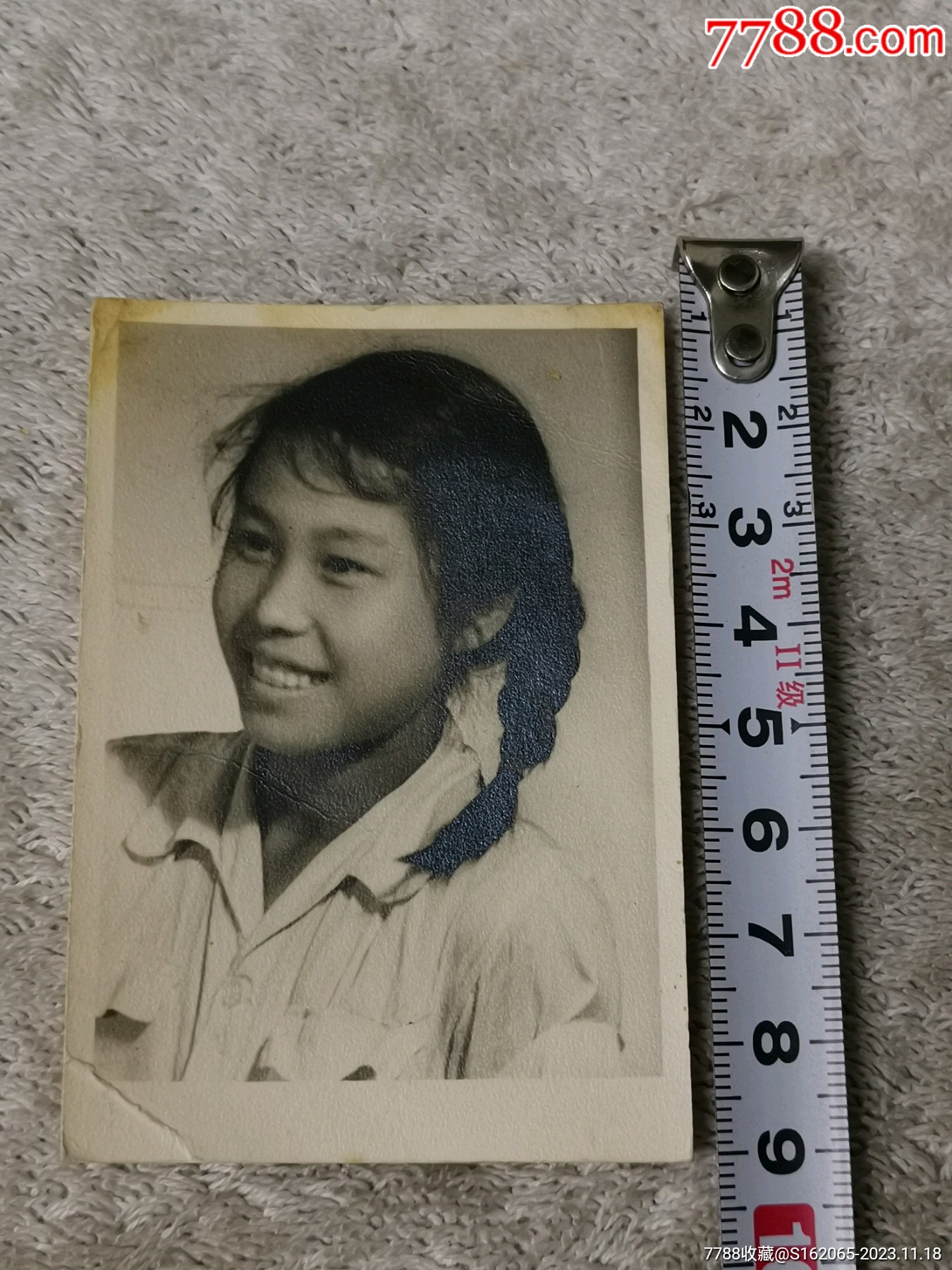 五十年代大辫子小姑娘_价格10元【老照片老物件杂项铺】_第1张
