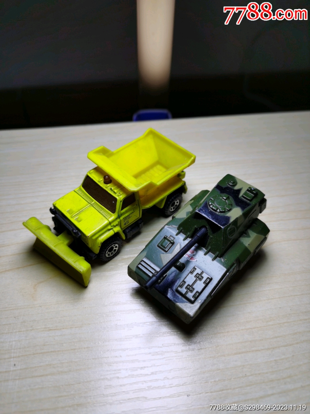 两个火柴盒特种车