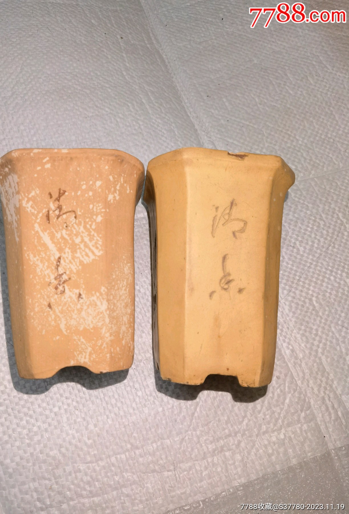 7788收藏__收藏热线>首页>拍卖>其他紫砂>紫砂花盆一起拍底有落款