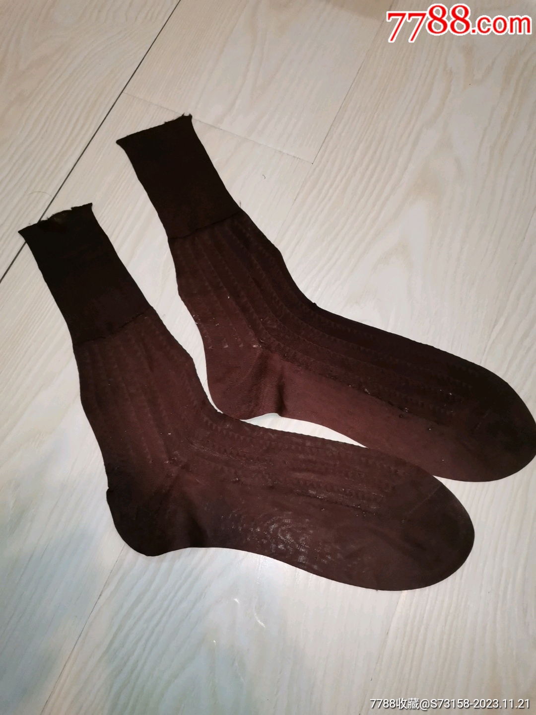 老尼龙丝袜一双