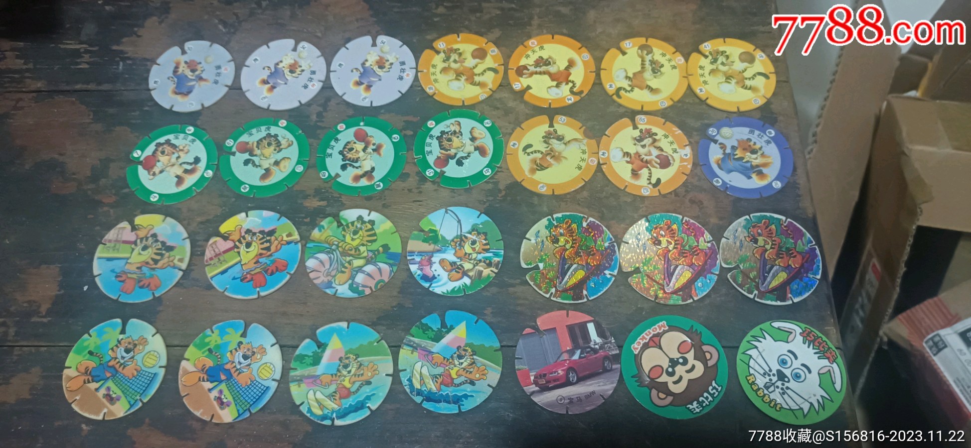 小虎队小浣熊塑料圆卡28张合拍