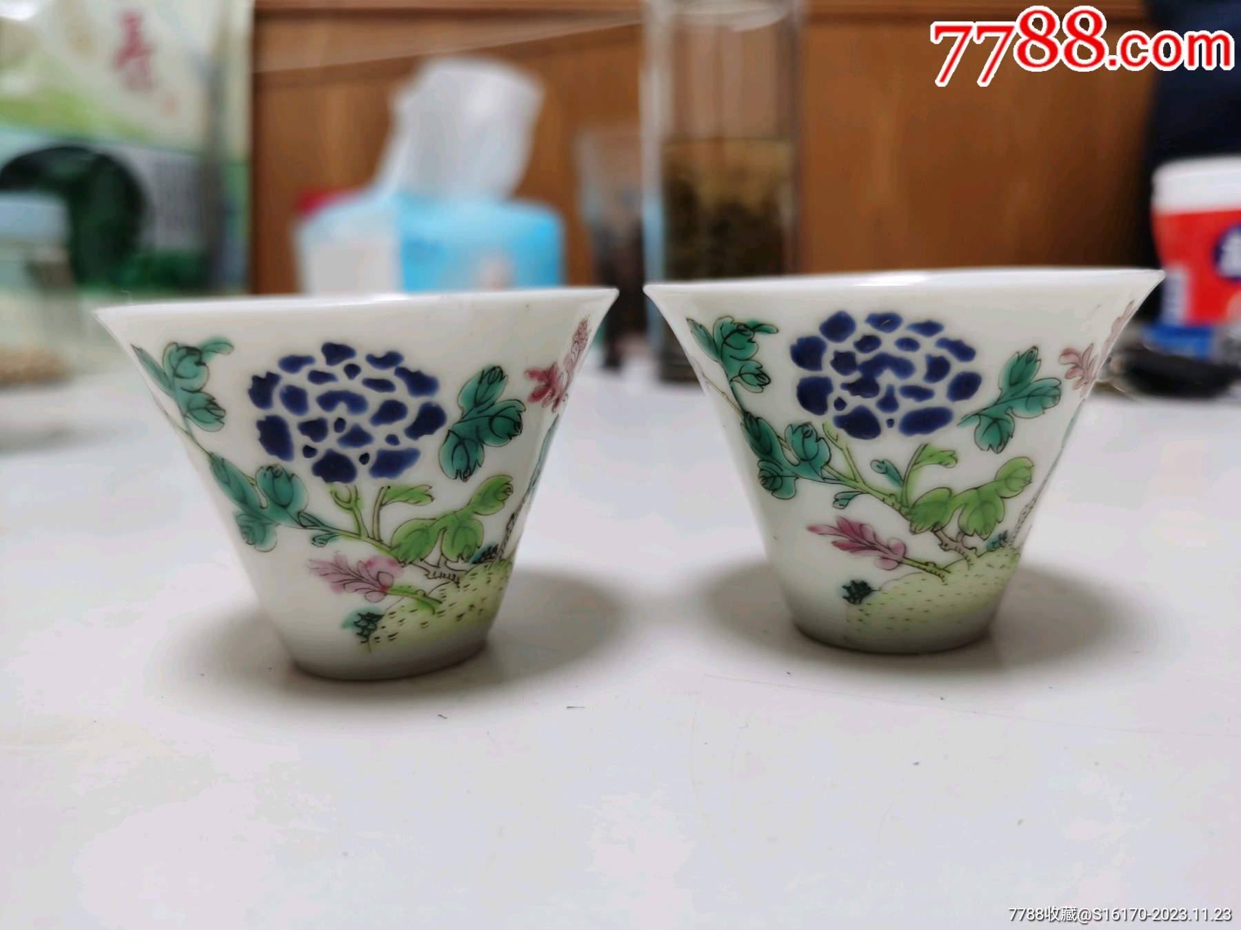 民国薄胎小酒杯一对,一个有一小磕,一个底有窑裂_彩绘瓷/彩瓷_樱花彩