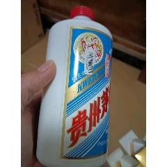 茅台酱色瓶子