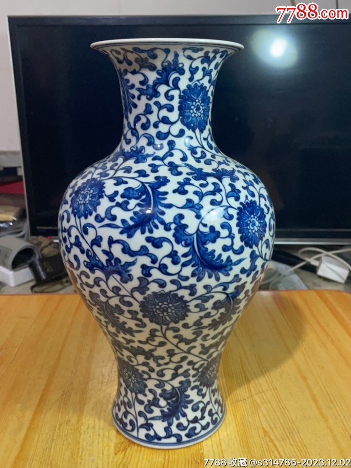 刚收一个大清乾隆年制青花瓷瓶精美漂亮收藏摆件不懂自鉴自定