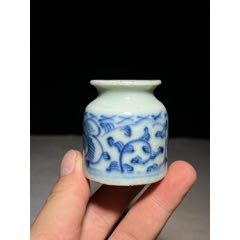 青花连枝老瓷水盂!造型独特,瓷质细腻,釉水肥润,图案精美,局部小磕碰