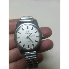 这是一块由瑞士产梅花牌手表此表走时