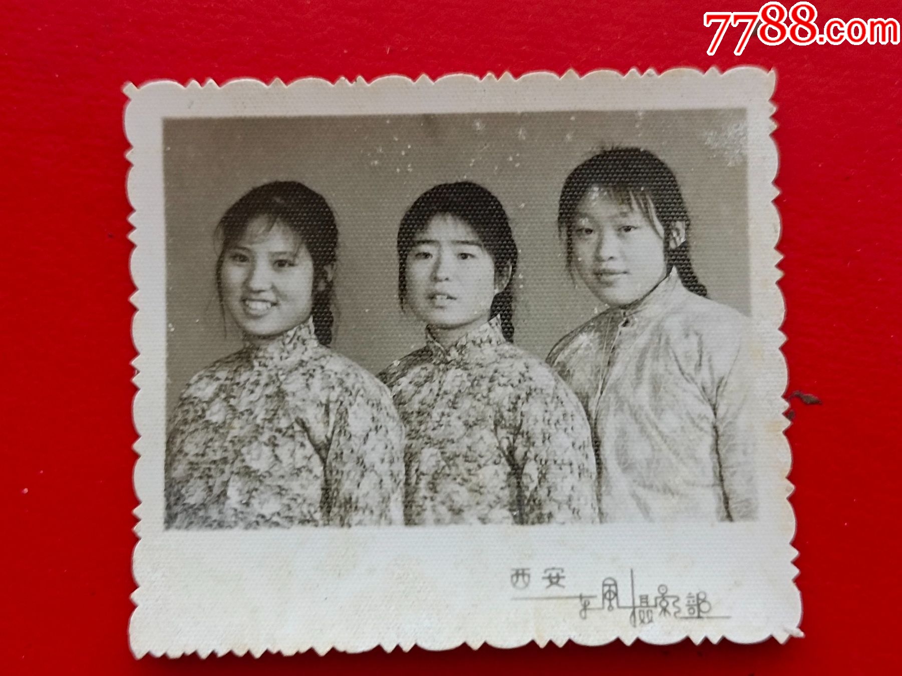 西安东风摄影部(左一即主人公)-价格:1元-au36653432-老照片 -加价