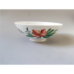 1976年湖南醴陵力生瓷厂制作的彩绘枇杷图粉彩盘一对