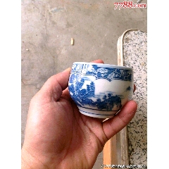 民国时期山东博山窑烧制的山水图青花杯子