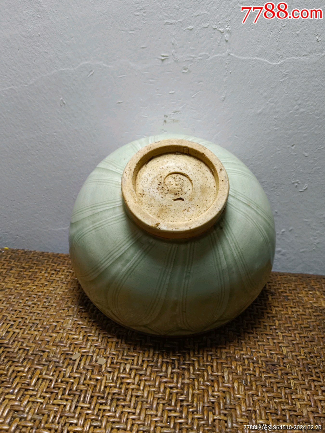 将乐窑莲花纹青釉碗