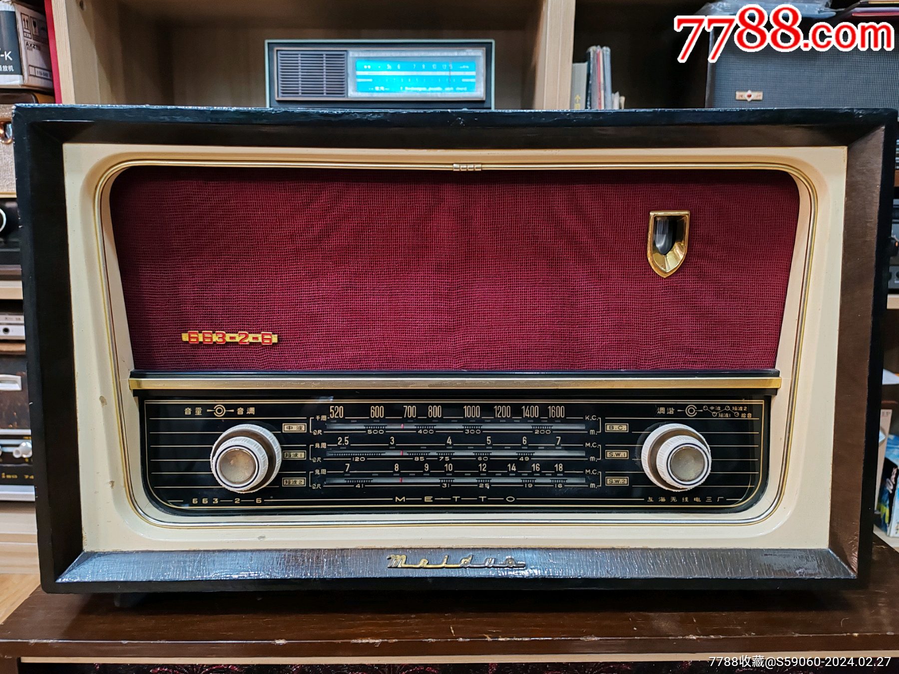 60年代初上海生产美多牌电子管三波段收音机