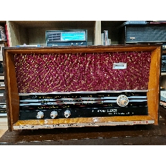 60年代初上海生产美多牌电子管三波段收音机